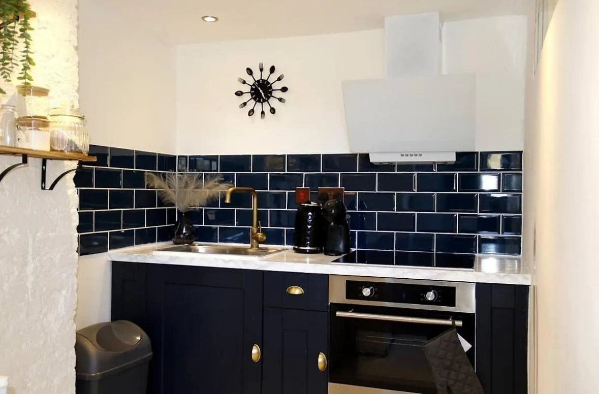 Modern Studio In Canary Wharf With Hot Tub London